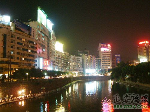 夜晚的湘江河.jpg