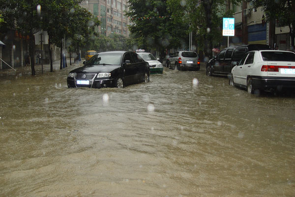 2010年7月9日上午7时县城洪水.jpg