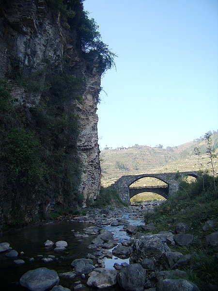 峭壁 流水 石桥